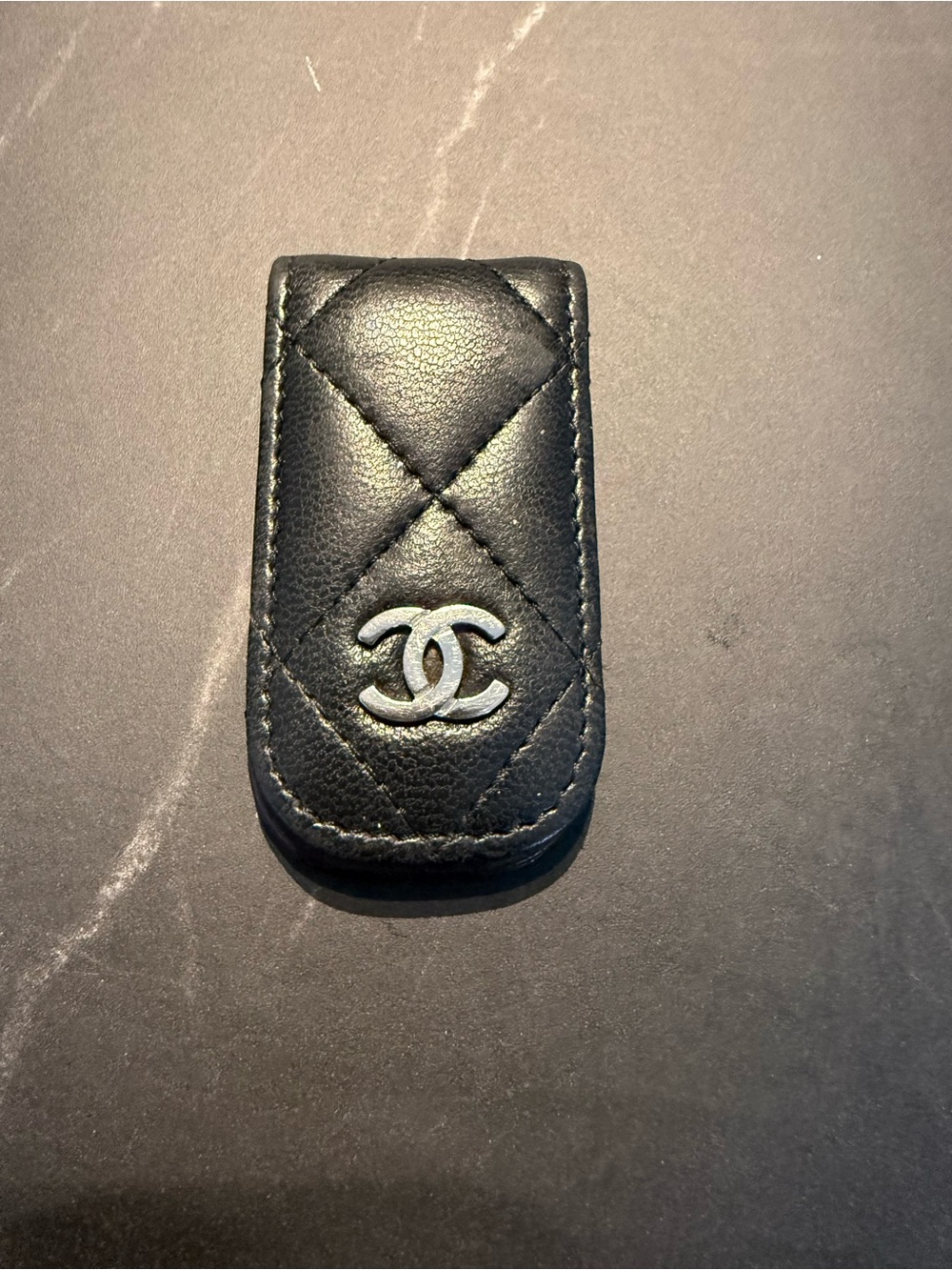 CHANEL Black Quilted Leather Money Clip with CC Logo and Pouch - Picture 4 of 7